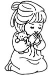 Bambina con orsetto prega